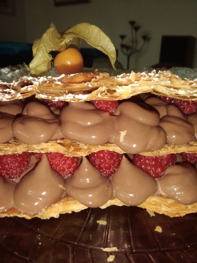 Millefoglie con nemelaka al fondente e lamponi