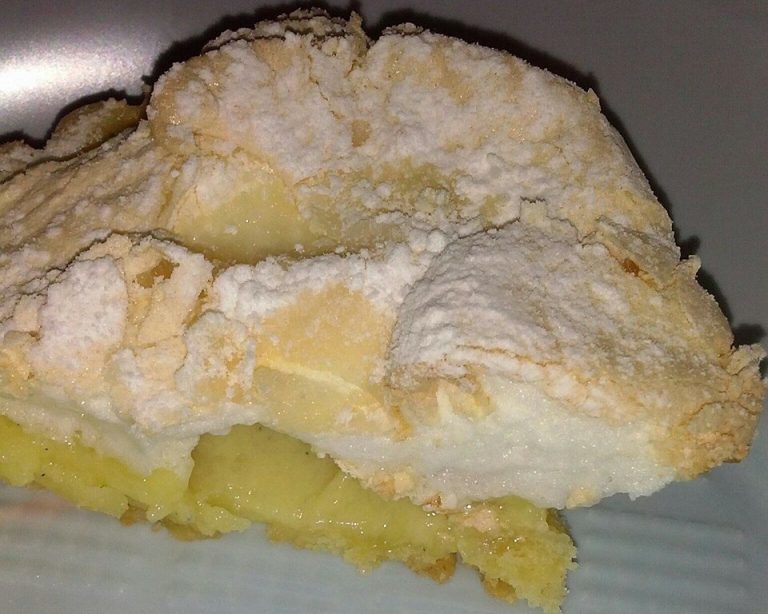Tartellette meringate con mele al cardamomo