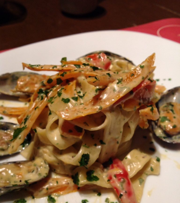Tagliatelle con peperoni e cozze