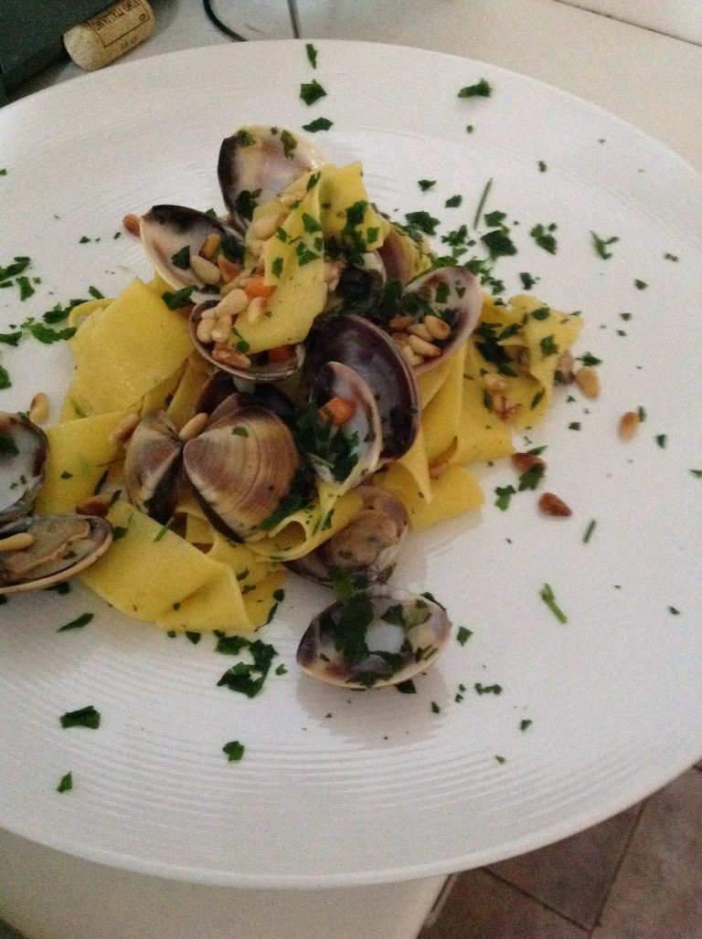 Pappardelle con vongole veraci