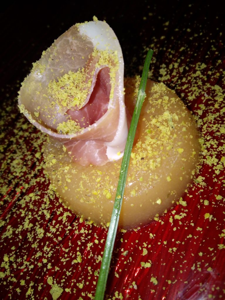 Gelée di melone al Prosecco con rosa di Parma e pistacchi