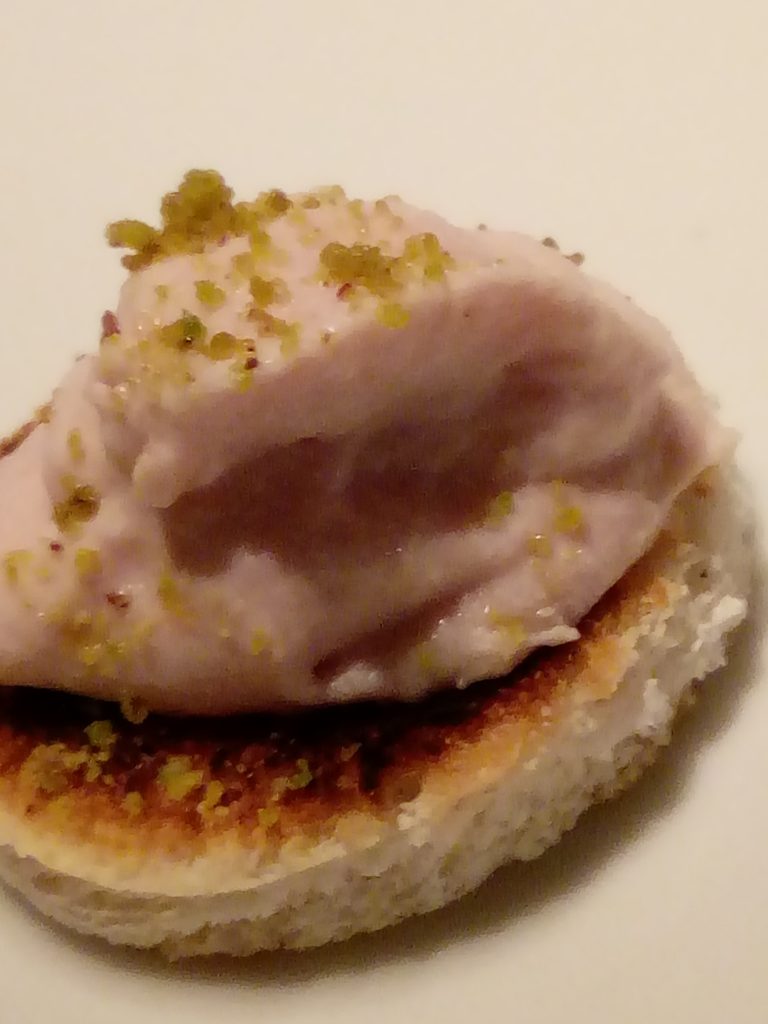 Mousse di prosciutto di Praga con pistacchi