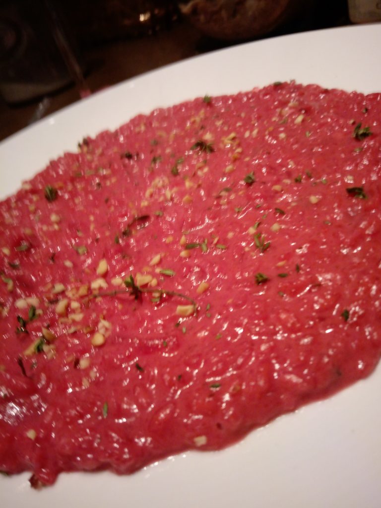 Risotto alla rapa rossa, stracchino , nocciole e timo fresco