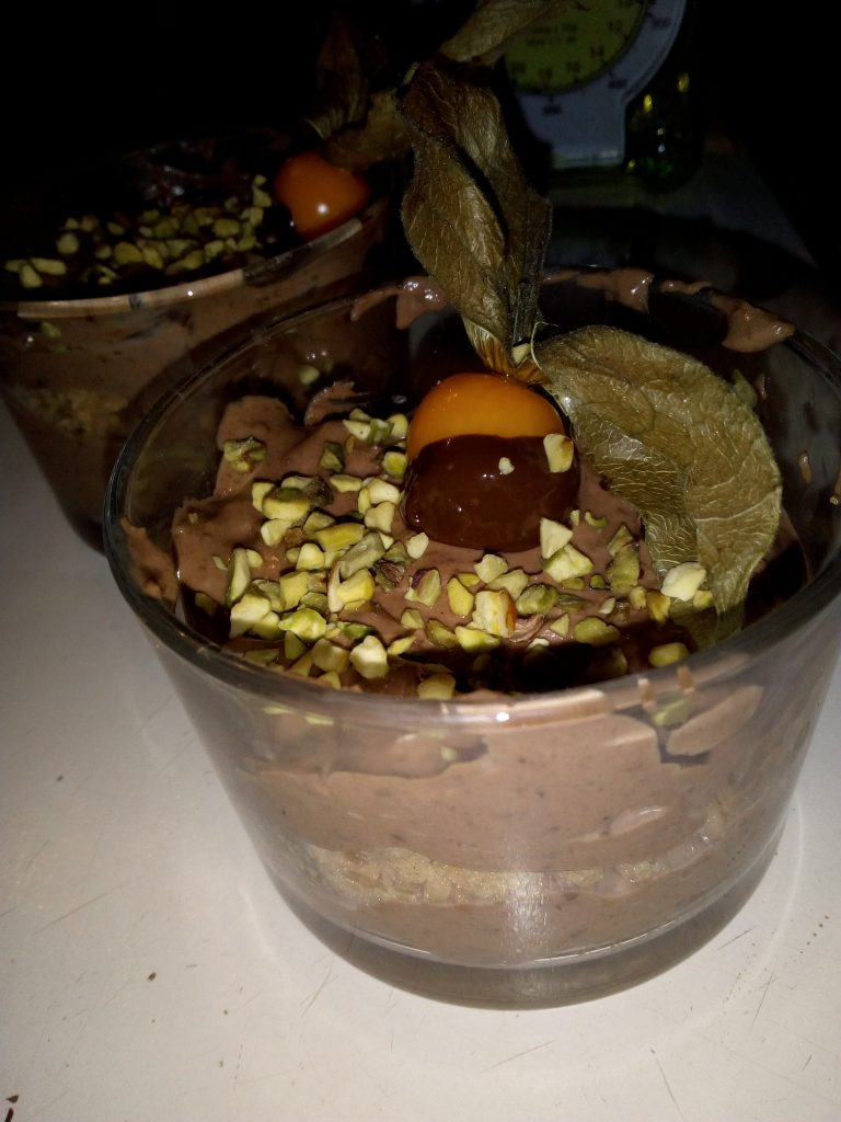 La cheesecake nel bicchiere : ricotta e cioccolato al sentore di mandarino e streusel alla cannella