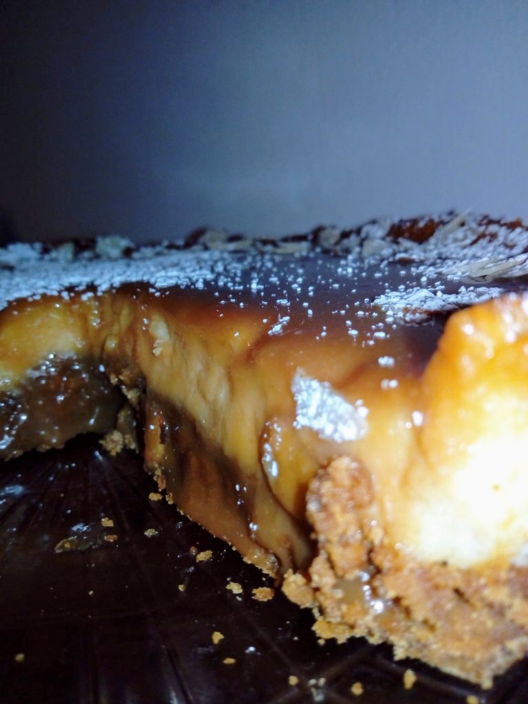 New York Cheesecake con caramello salato e mandorle