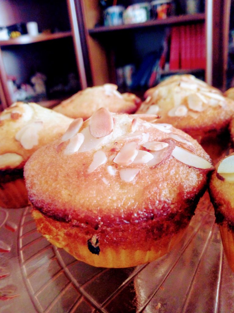 Muffins al profumo di cocco, arancia, limone e mandorle
