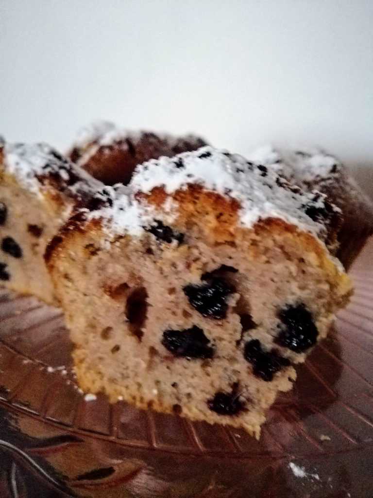 Muffins con farina di grano saraceno e mirtilli neri