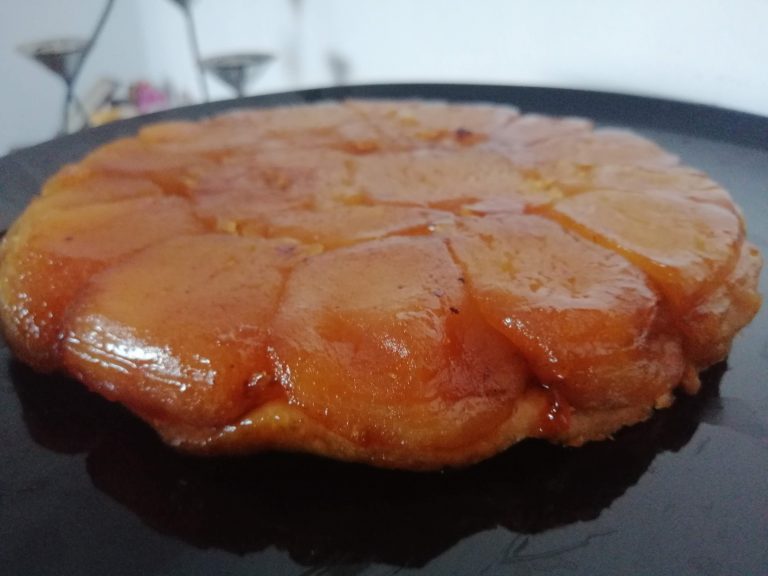 Tarte Tatin con gelato alla cannella