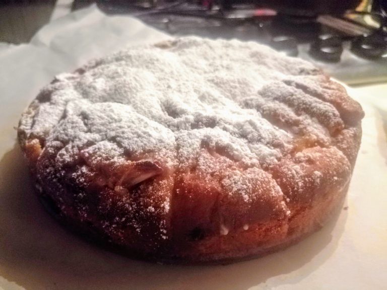 Brioche alla panna al profumo di cannella con confettura di cedro